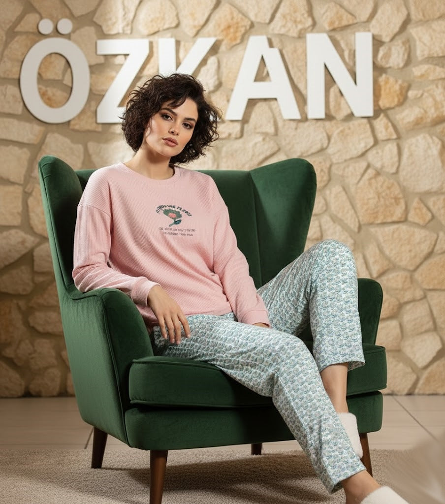 بيجامه قطيفه مبطنه تطريز ع الصدر