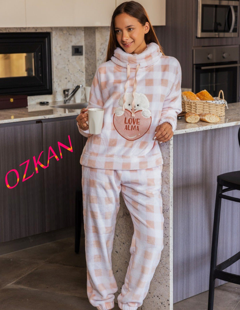 بيحامه بولار تطريز علي الصدر