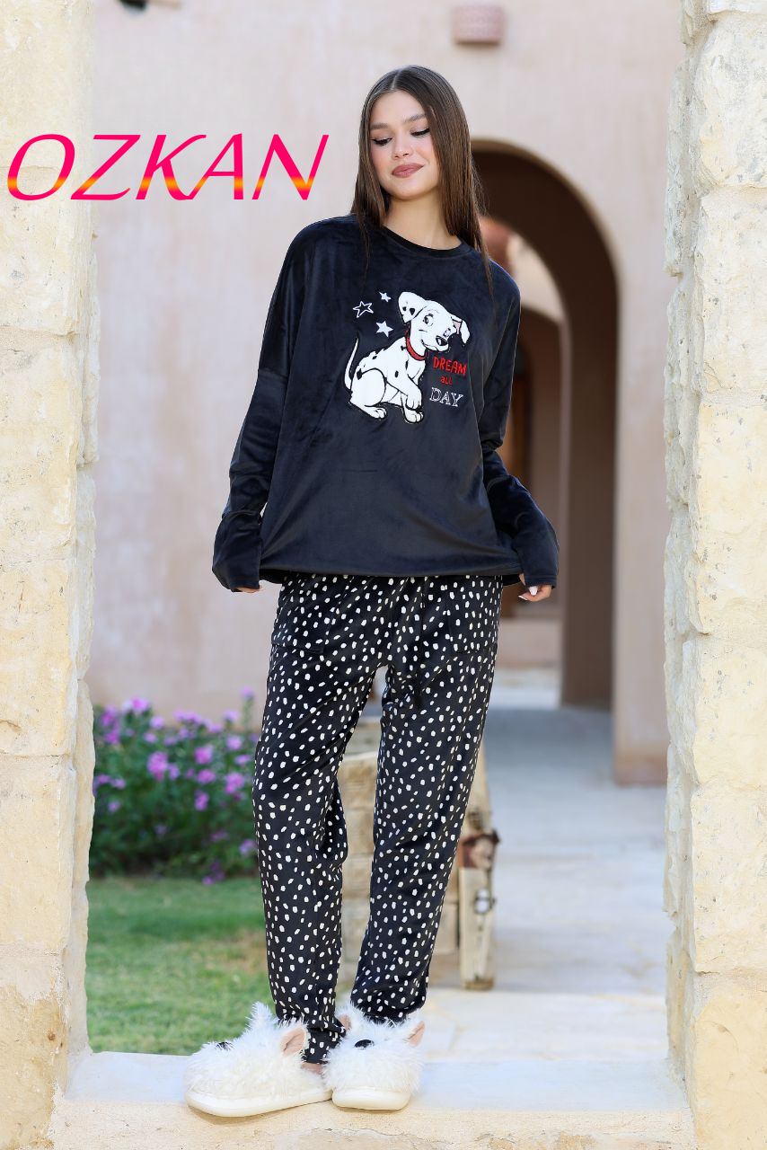 طقم ملابس نوم مريحة بتصميم جرو باللونين الأبيض والأسود