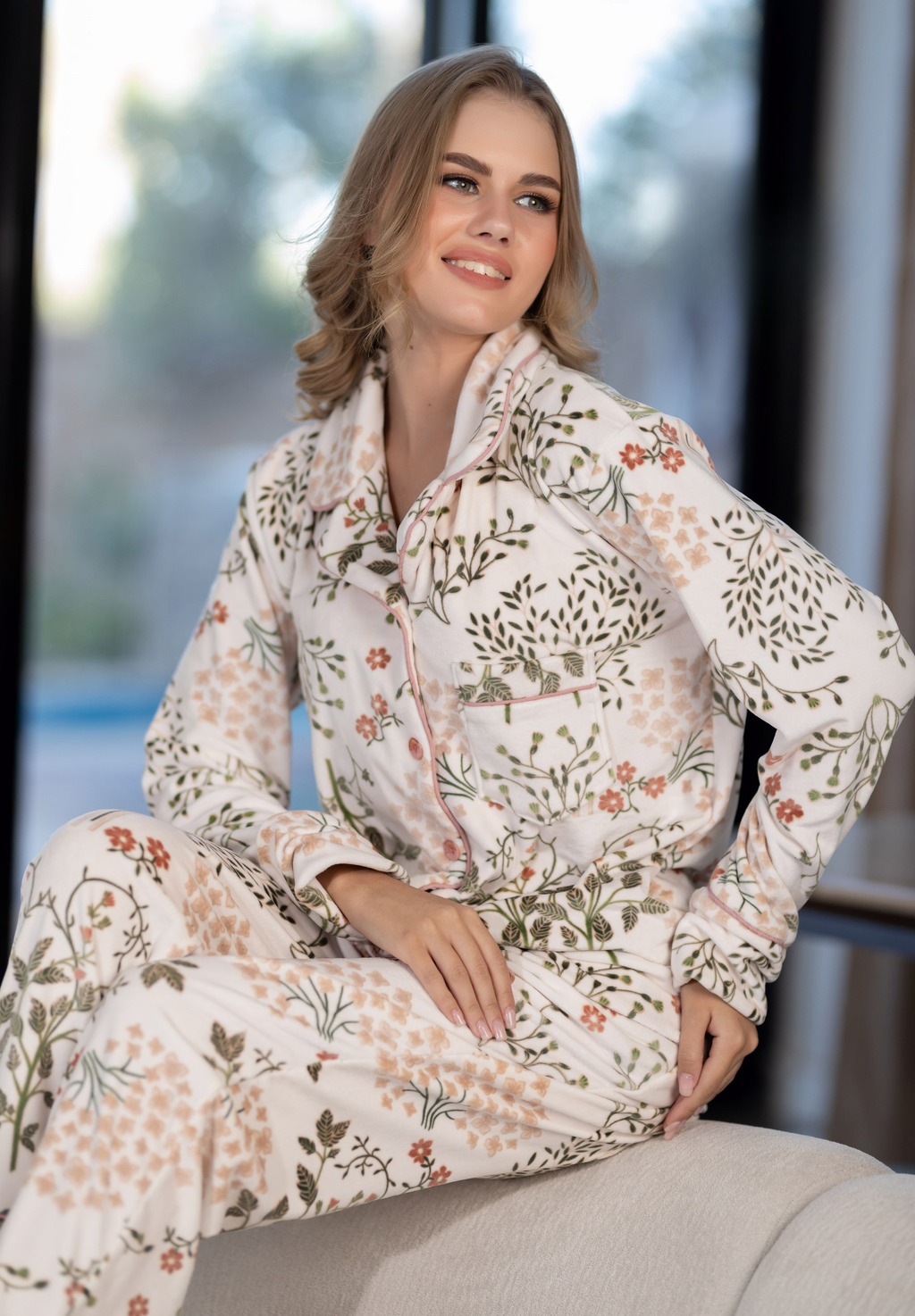 بيجامه قطيفه بالزراير