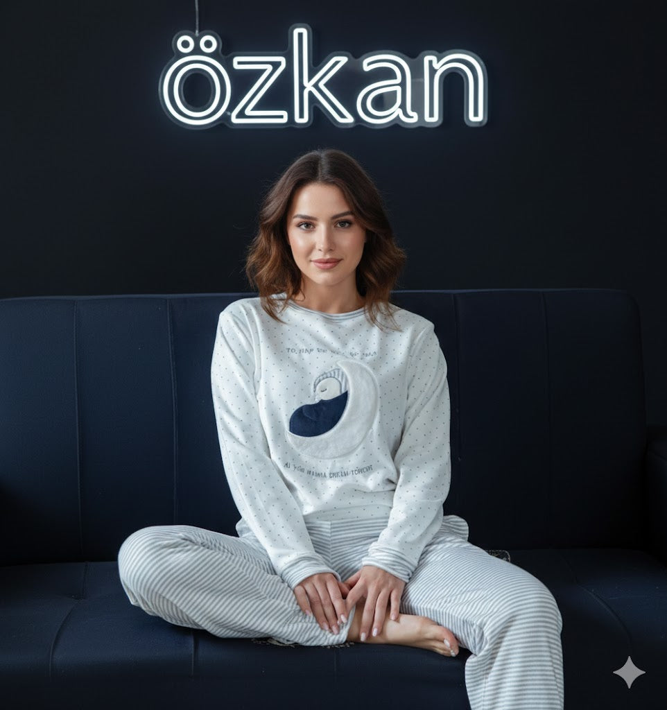 بيجامه قطيفه تطريز علي الصدر