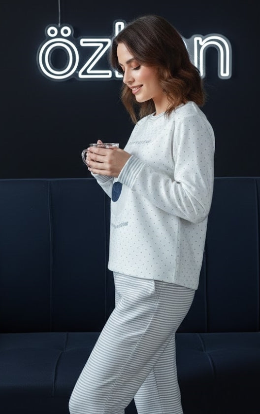 بيجامه قطيفه تطريز علي الصدر