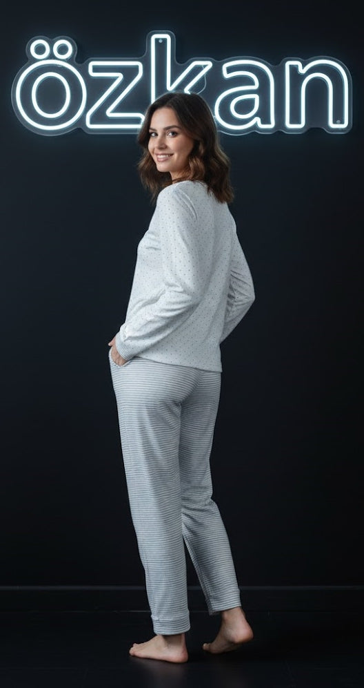 بيجامه قطيفه تطريز علي الصدر