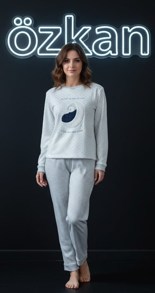 بيجامه قطيفه تطريز علي الصدر